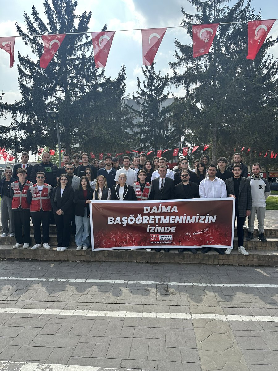 Haksız yere görevden uzaklaştırlan öğretmenlerimiz için; Sakarya Milletvekilimiz Ayça TAŞKENT, Cumhuriyet Halk Partisi Sakarya İl Başkanı Oğuzcan CUROĞLU, Gençlik Kolları ve Lise Örgütlerimizin İlçe Başkanları ve Yönetim Kurulları ile birlikte basın açıklamamız gerçekleştirdik.