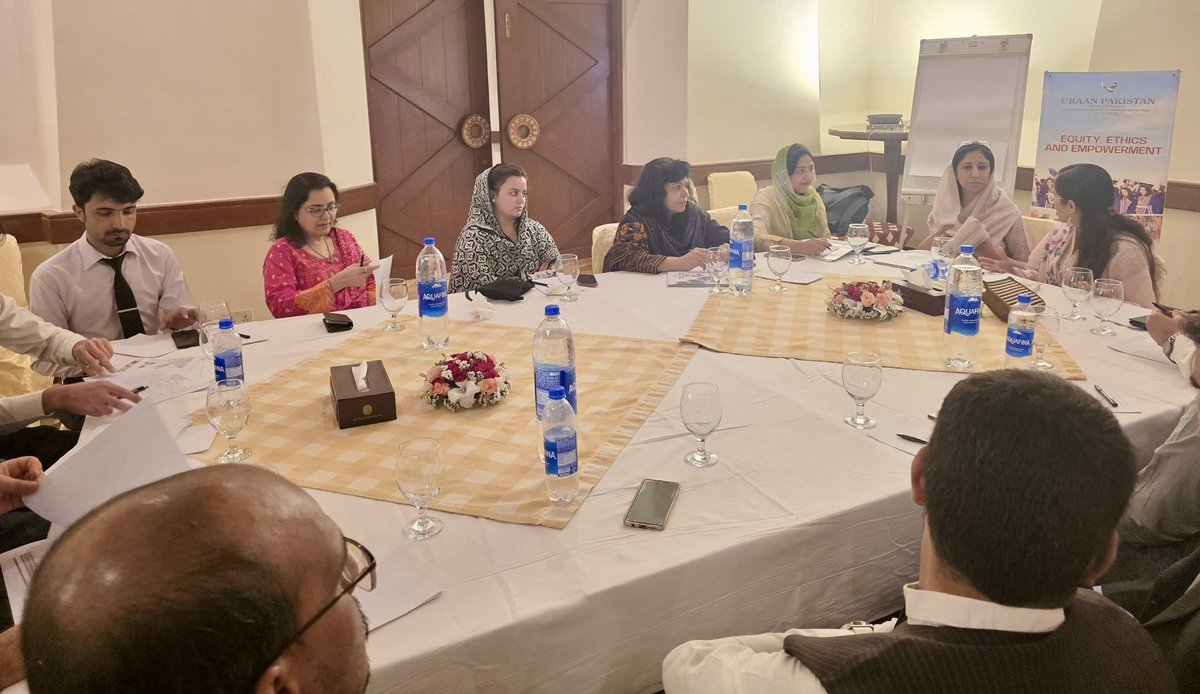 PlanComPakistan's tweet photo. بلوچستان میں ترقی کا نیا باب!
#اڑان_پاکستان کے تحت کوئٹہ میں تیسری مشاورتی ورکشاپ منعقد ہوئی، جس میں وفاقی و صوبائی نمائندگان نے شرکت کی۔
یہ صرف ایک اجلاس نہیں، بلکہ قومی سطح پر ترقیاتی منصوبوں کے لیے ہم آہنگی کی جانب ایک اہم قدم تھا۔
صوبائی ترقیاتی بجٹ کو قومی اقتصادی منصوبے سے جوڑنا اس ورکشاپ کا مرکزی ہدف تھا تاکہ کوئی صوبہ پیچھے نہ رہ جائے۔
#بلوچستان #UraanPakistan #PlanningMinistry #NationalVision #DevelopmentDialogue #RisingBalochistan