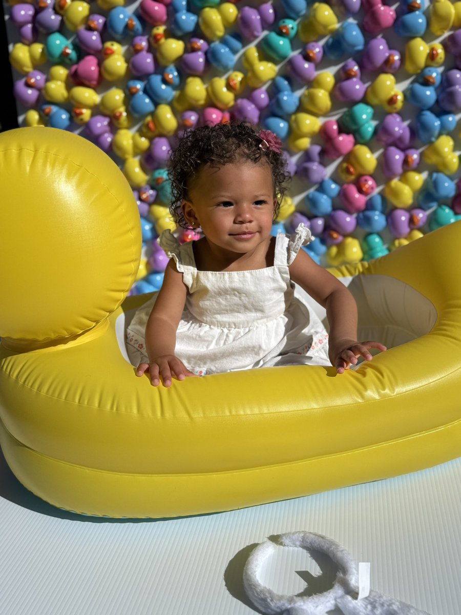 BabyDuckAvery's tweet photo. Happy Easter! https://t.co/HRqGwcVqFs