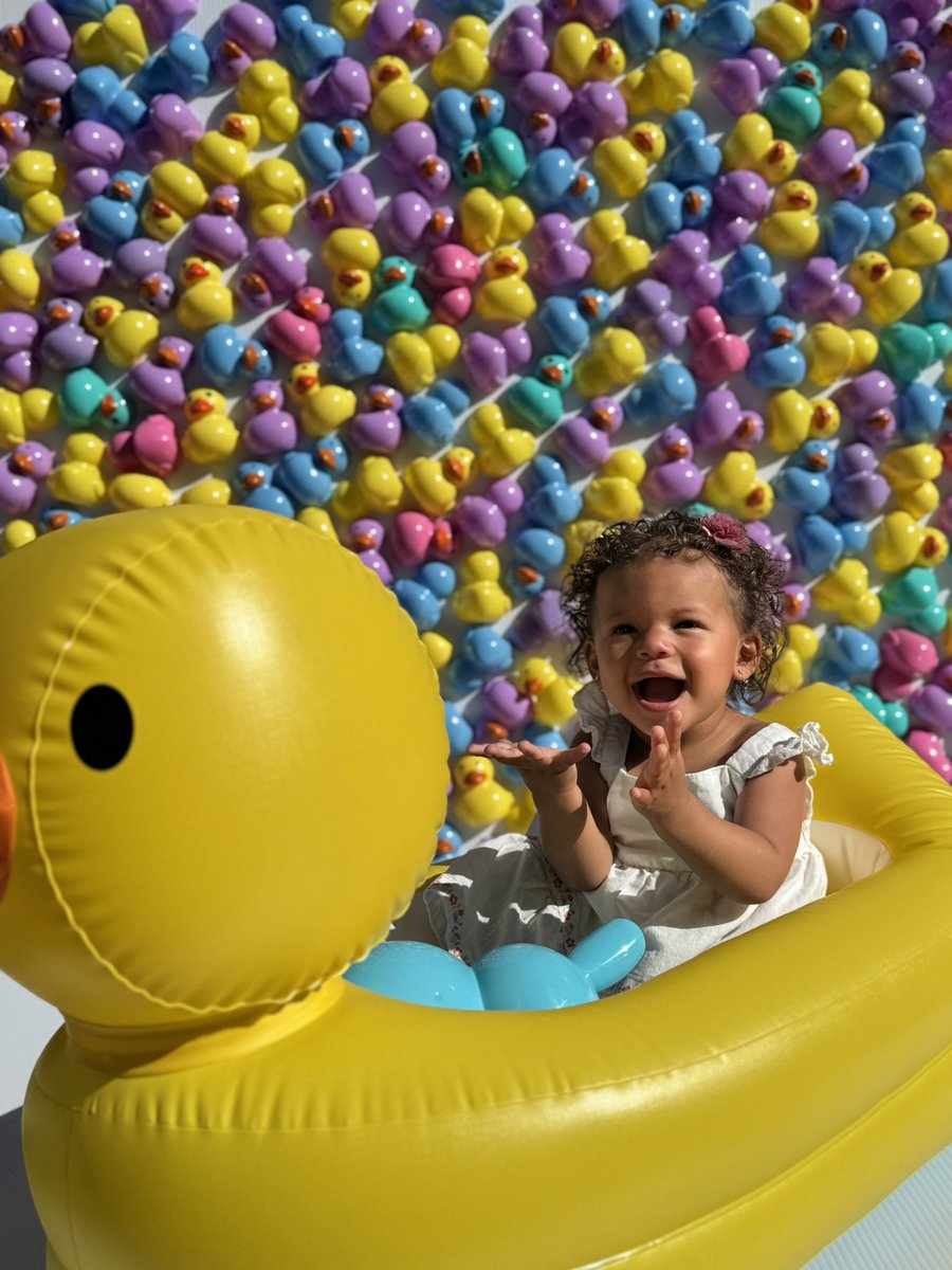 BabyDuckAvery's tweet photo. Happy Easter! https://t.co/HRqGwcVqFs