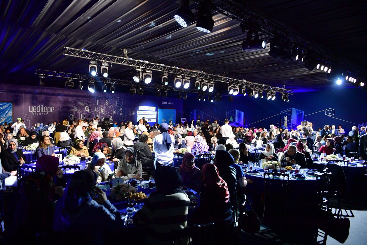 3. Uluslararası Yeditepe Bienali Gala Yemeği Yedikule Hisarı’nda Gerçekleştirildi

3. Uluslararası Yeditepe Bienali’nin açılışını takiben düzenlenen gala yemeği, Fatih Belediye Başkanı Mehmet Ergün Turan’ın (<a href="/MErgun_Turan/">M. Ergün TURAN</a> ) teşrifleriyle; sanatçılar, küratörler, kültür-sanat