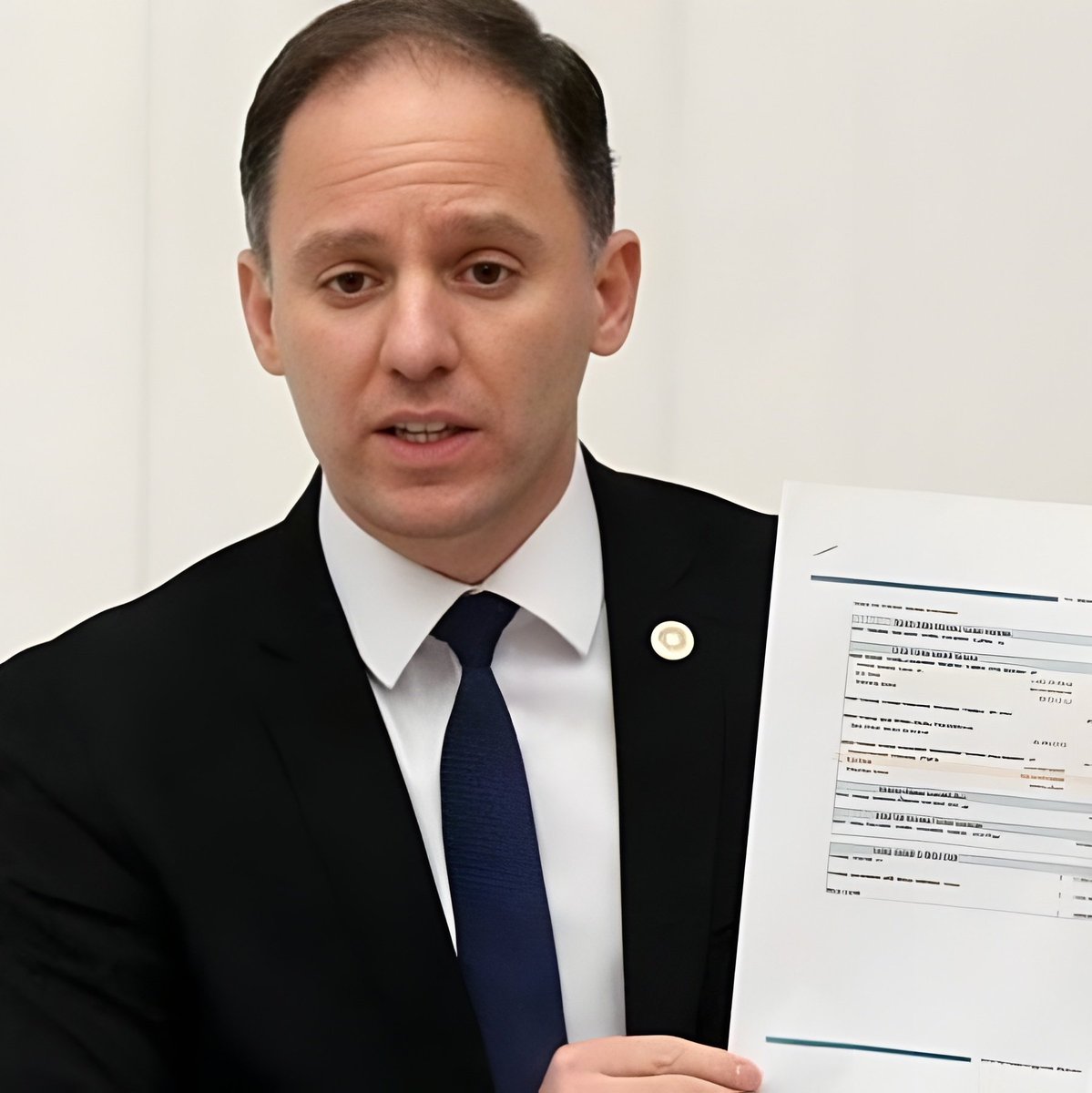 CHP'li Deniz Yavuzyılmaz: "Toprak Mahsülleri Ofisi’nin 497 ihalesinin 494’ünü adrese teslim olarak yaptığını tespit ettik.

Açık ihale usulüyle tüm isteklilerden teklif alınması gerekirken sadece belli şirketler ihalelere davet edildi."