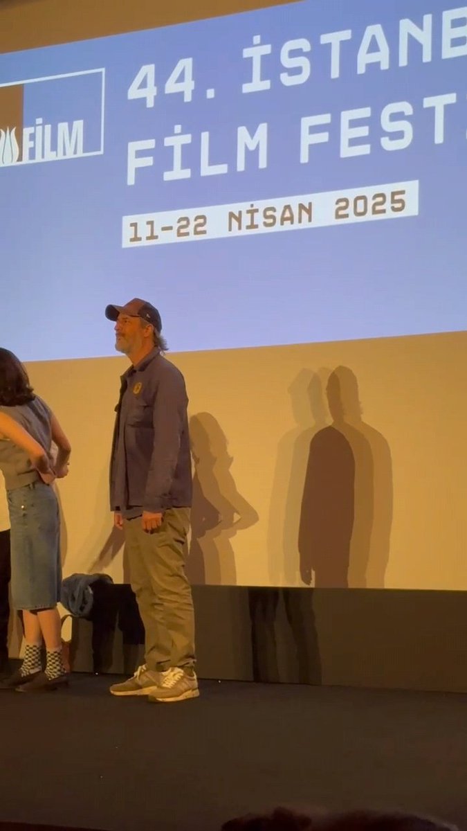 Sete gitmeyle başlayan "O Da Bir Şey Mi" hatırası, bugün filmin prömiyeriyle tamamlandı. Film beğenildi, Timuçin'le fotoğraf çekinildi ve anılara bir yenisi daha eklendi 🥹🫶🏻