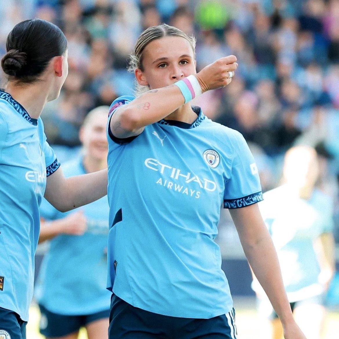 insidemcwfc's tweet photo. Kerstin Casparij via IG:

"Standard sweet, stuck in the toffee later on. 1️⃣ goal, 1️⃣ point.

Sometimes there are bigger, more important things than football.

My goal today was dedicated to all my trans siblings, who've had an incredibly tough & heartbreaking week. You have all been on my mind and in my heart, you deserve so much more than what this government & society is giving you. I'm so incredibly proud of the trans existence within the queer community, and I'm proud of all trans women - you are women no matter what anyone says. 🫶🏳️‍⚧️"
