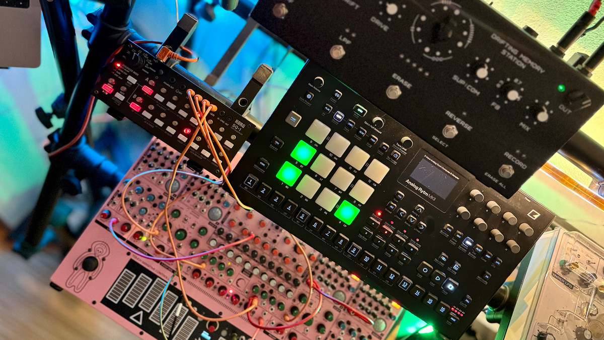 🎹🎛️ Today I'm showing you the setup for the coming season :) Read the details on my website: wix.to/pnpNBoj

#hardwaresetup #musichardware #solar42f #elektronanalogrytm #dawless #liveperformance
