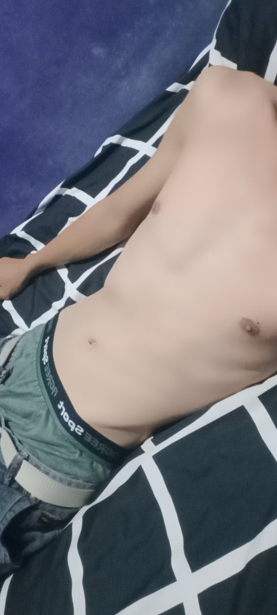 riancute80's tweet photo. Pengen ada yg mau ngajarin coli n ngent*t ada ga ya skitar Lamteng #gaylampung https://t.co/nvD2wNKOUQ