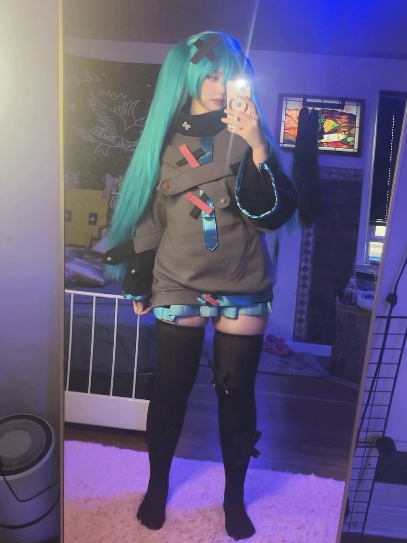 mooncakex3's tweet photo. a miku who can’t sing / pjsk movie cosplay made by me ~ 
do you watch the movie? it was so cute and sad 🩵😩

#hatsunemiku #projectsekai #colorfulstage #pjsk https://t.co/iS67HGj1dI
