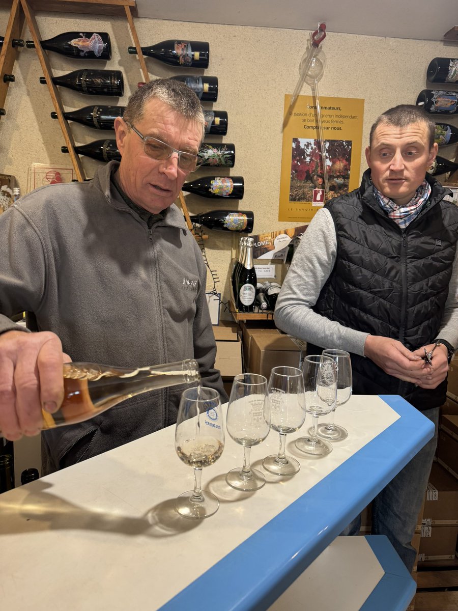 Ce we, nos viticulteurs ouvraient leurs portes. Une belle occasion de découvrir leur métier, visiter les caves et déguster notre AOC Coteaux du Vendômois 🍷🍇
Merci au Domaine Martelliere (Montoire), à la Cave Jumert (Villiers) pour leur accueil #produitslocaux #aoc