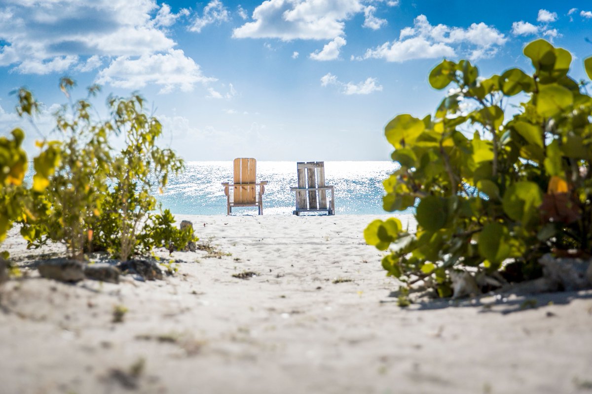 Soft pink sands, untouched beauty, and total tranquility—Barbuda is the escape you didn’t know you needed 🩷🌴

Visit Antigua Barbuda Link in bio.

#VisitAntiguaBarbuda #LoveAntiguaBarbuda #AntiguaBarbuda #AntiguaAndBarbuda #AhLoveItHere #Barbuda #IslandEscape