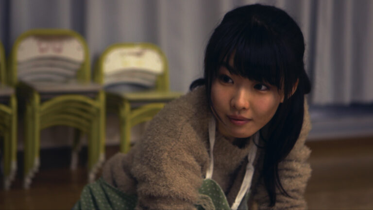NAGISA262862367's tweet photo. 「グッドバイ」宮崎彩
ずっと観たかった映画　大傑作
何でも器用に熟す優等生然のさくら（福田麻由子）の心の屈折を通り魔のように切裂くいけ好かない男、警笛を鳴らし続ける踏切。これ成瀬なの！母とのそして不在だった父親と対峙するラスト。終始圧倒され根こそぎ持ってかれ死んだ。最高に狂ってる https://t.co/VkklXJuxdj