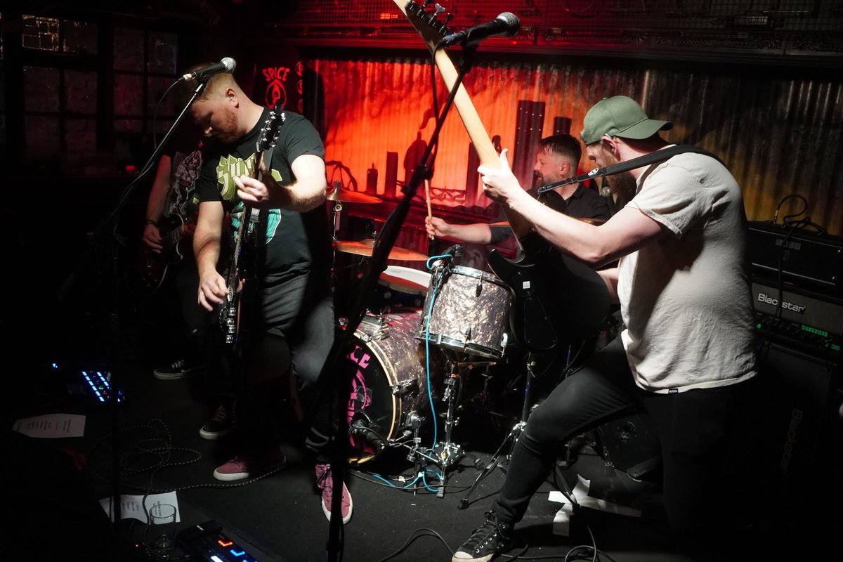 NoSettingSun's tweet photo. Last night on 🔥 in Nottingham. Next show on May 2nd at Leo’s Red Lion in Kent.

If you love #heavyrock and #altmetal, if you’re a fan of @alterbridge and @Slash and love discovering #emergingbands, this is for you! 🤘 https://t.co/eyuoTnCjRR