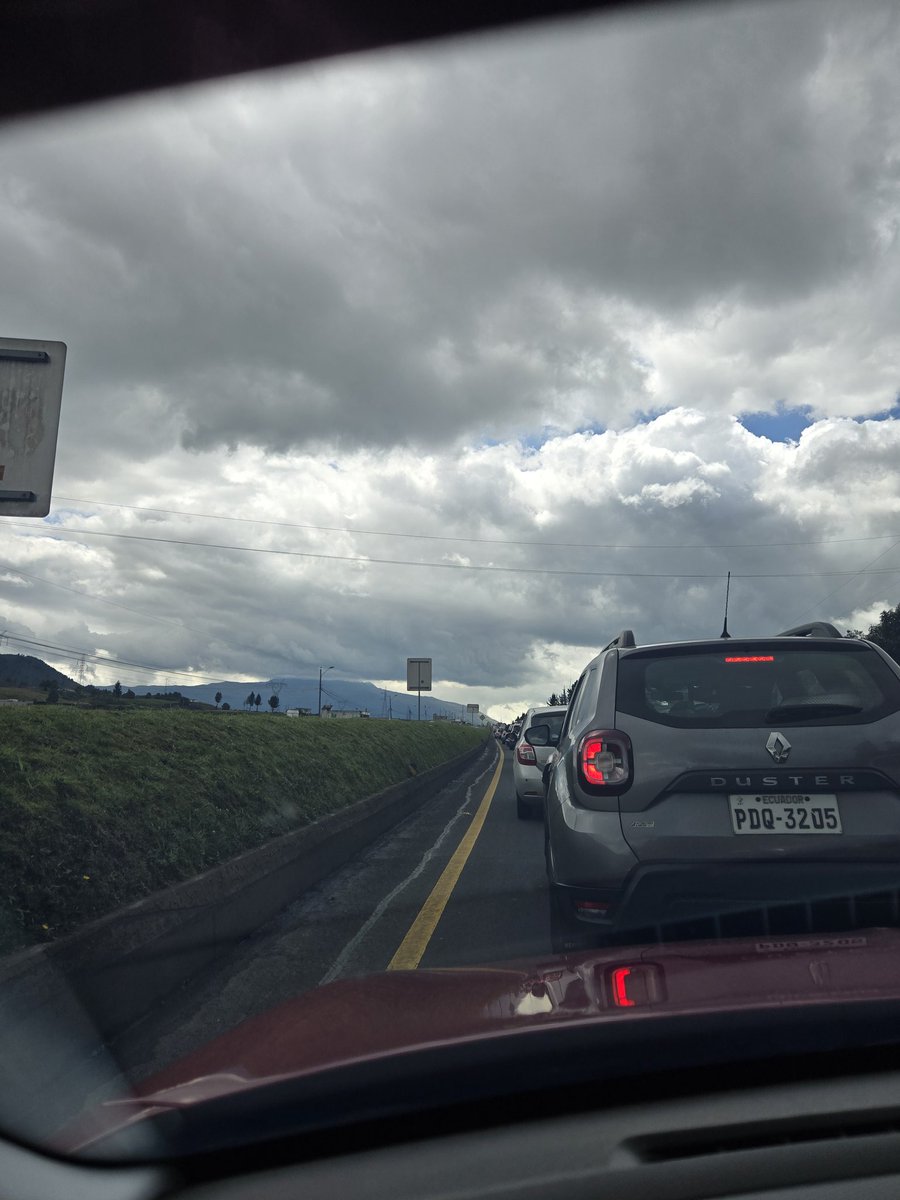 Mayo_del68's tweet image. Domi go 20 de abril 2025
Trafi o más de 20min parados 
Que paso E53. El recta del Cotopaxi??? #Panavial