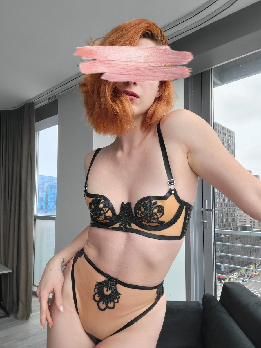 𝑱𝒖𝒍𝒊𝒂 𝑭𝒍𝒐𝒘𝒆𝒓𝒃𝒐𝒎𝒃 tweet media