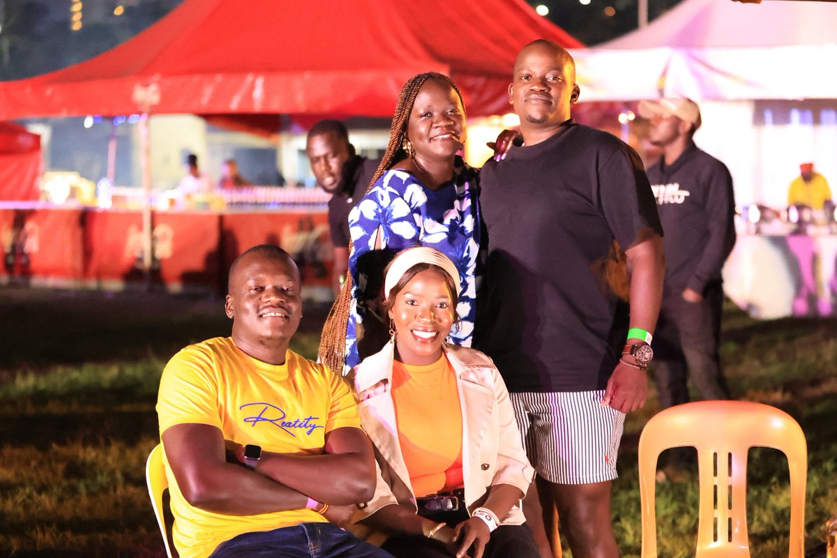 933kfm's tweet photo. THE RADIO GANGS HAVE LANDED! 🔥 #EasySundayLive is on fire! https://t.co/EFelclHGvX