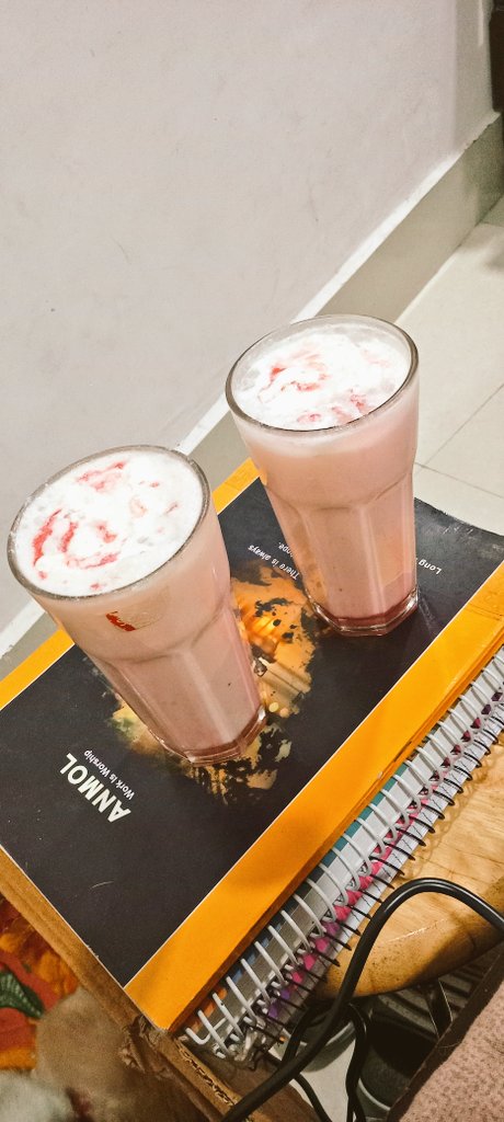 UmaimaKhan68558's tweet photo. First Lassi of the season by mum✨🤌
#SimpleHomeMadeRecipes
#AmulRecipes
#amulfreshcream https://t.co/oEm2r0hH70