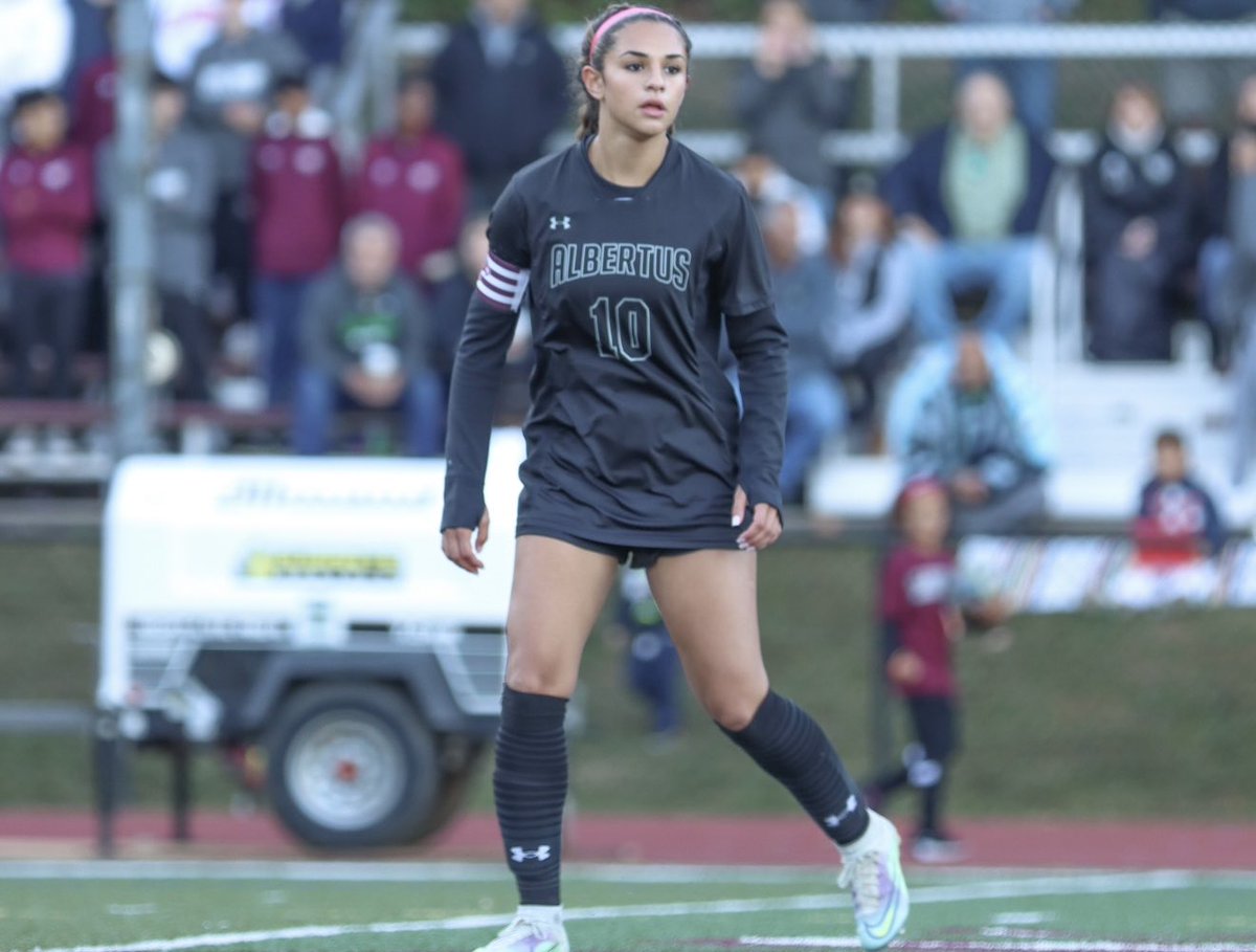 Happy Birthday to #AlbertusMagnus Alumna Isabel DiPrima! Hope you have a great day!
#GirlsSoccerAMHS #fAMily