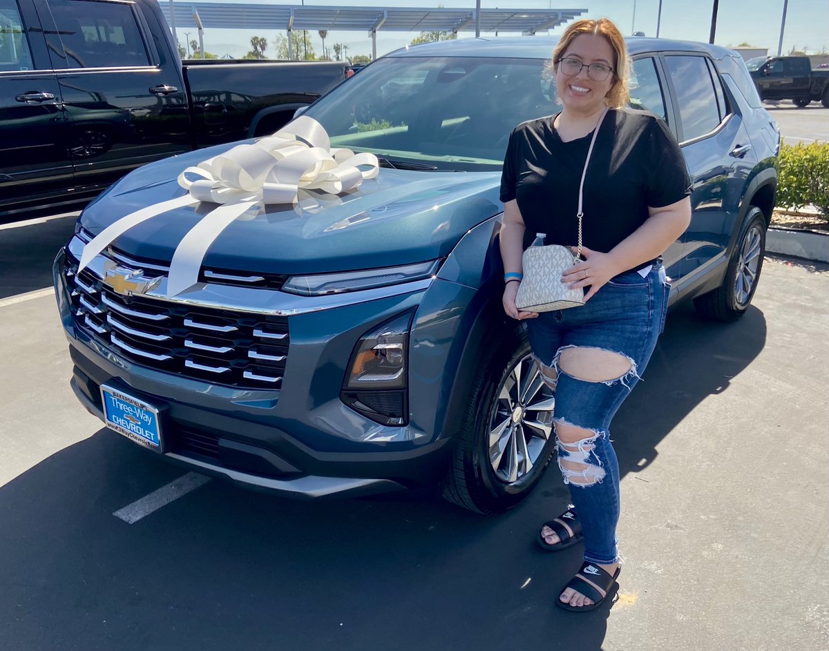 Congrats Lizzy on your 2025 Chevy Equinox LT! Test drives that lead to smiles, that's what we're all about at Three-Way Chevrolet. #chevyequinox #bakersfield
