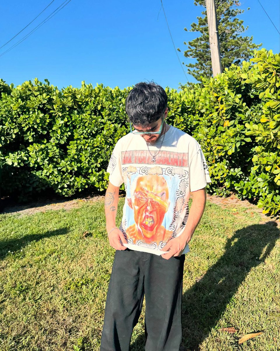 italvsJos's tweet photo. Los outfits que se arma ahora // los que se ponía cuando lo conocí https://t.co/OeItPYh9PN