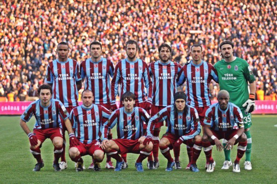 KUPAMIZ ORADA OLDUKÇA 
YÜZÜNÜZ GÜLMEYECEK DEMİŞTİK!

TERTEMİZ 2010/2011 ŞAMPİYONU! <a href="/Trabzonspor/">Trabzonspor</a>