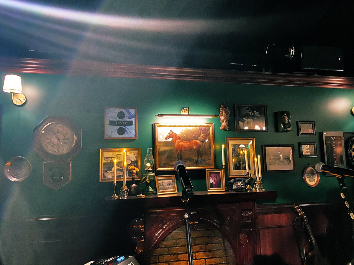 SDsheeran's tweet photo. Made it into @edsheeran’s Old Phone Pub speakeasy at Coachella last night 🤩

#edsheeran #Coachella #edchella #oldphonepub https://t.co/VUnbyRYT3r