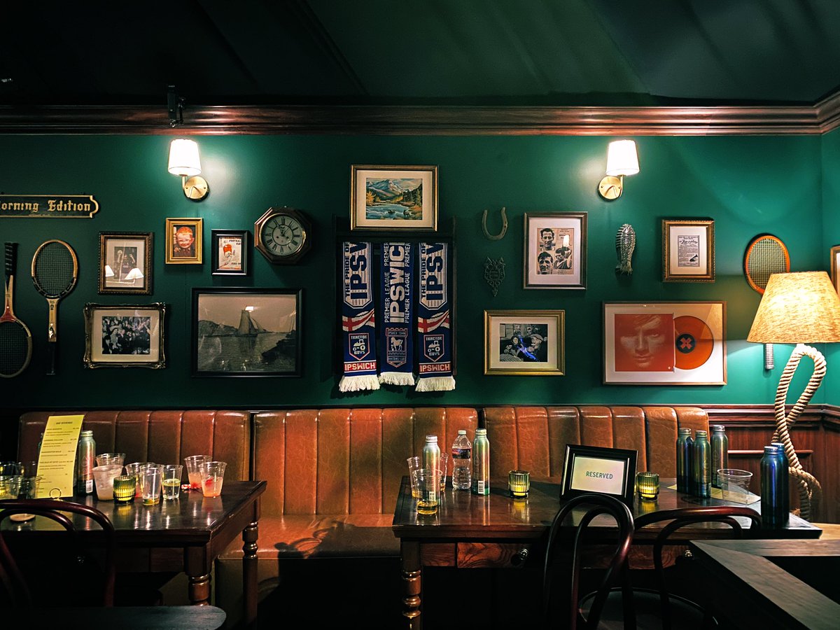 SDsheeran's tweet photo. Made it into @edsheeran’s Old Phone Pub speakeasy at Coachella last night 🤩

#edsheeran #Coachella #edchella #oldphonepub https://t.co/VUnbyRYT3r