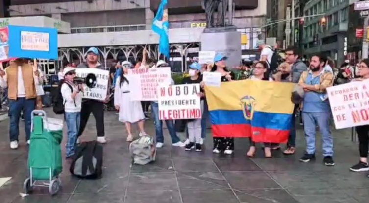 ¡No al fraude!, ¡Fuera Noboa! y ¡Megafraude!, Ciudadanos 🇪🇨 residentes en EE.UU. exigieron al Consejo Nacional Electoral de #Ecuador recuento de los votos.