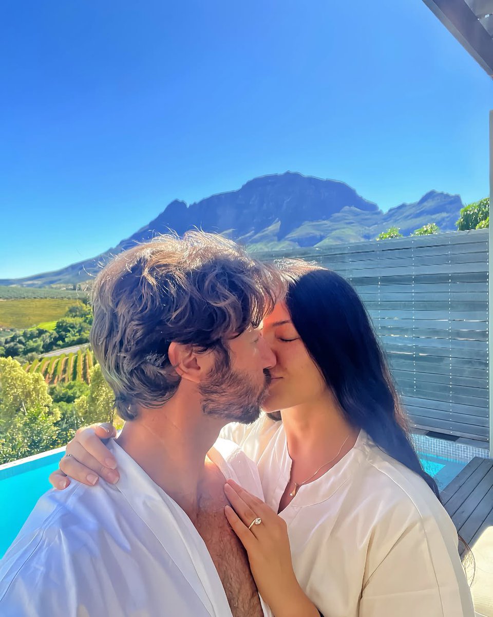 Congratulations to Lalla Hirayama on her engagement 💍