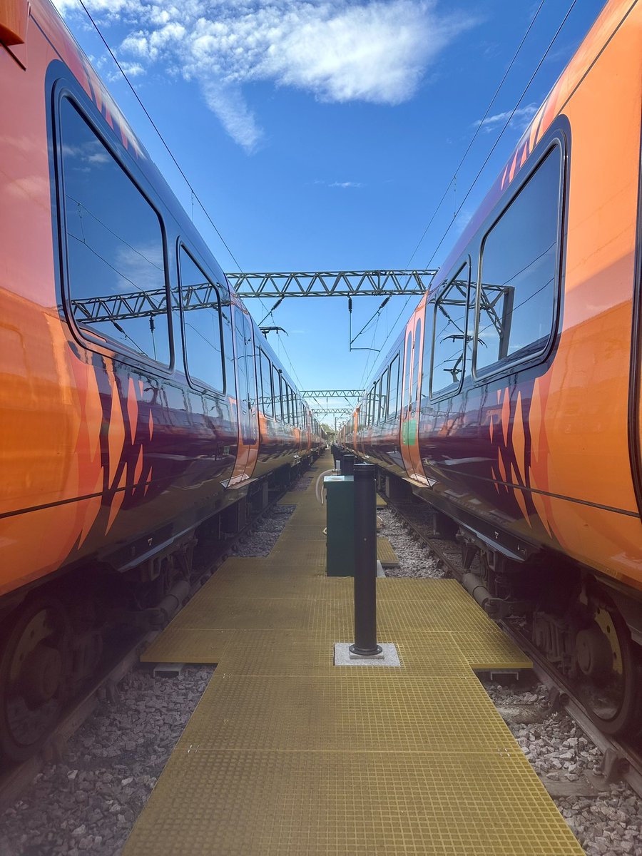 shellienic's tweet image. Views from Soho Depot earlier with an interloper - a class 730/2 (730211) - getting ready for driver training.
Train on the left I brought on, train on the right I took off!
#SohoDepot #Class730 #TrainDriver