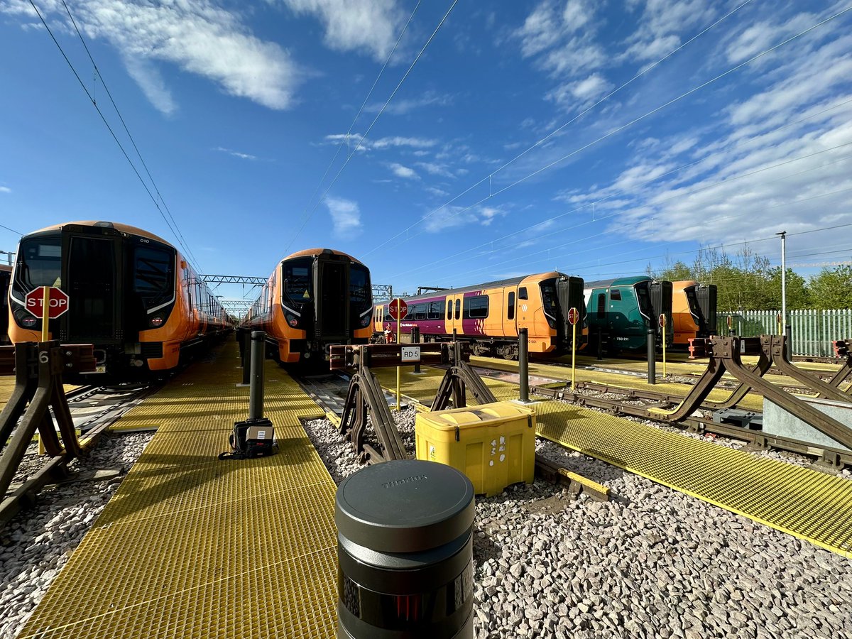 shellienic's tweet image. Views from Soho Depot earlier with an interloper - a class 730/2 (730211) - getting ready for driver training.
Train on the left I brought on, train on the right I took off!
#SohoDepot #Class730 #TrainDriver