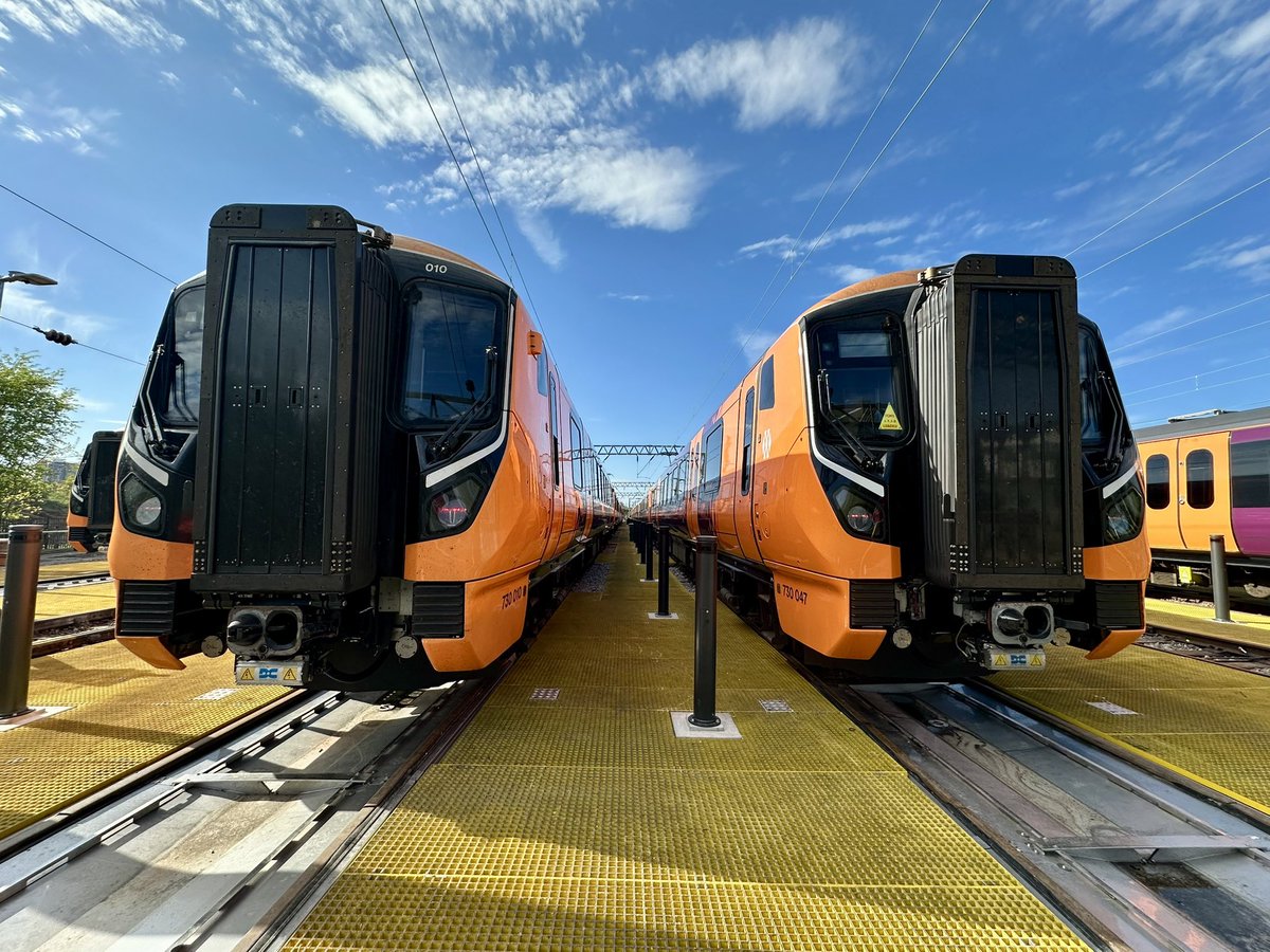 shellienic's tweet image. Views from Soho Depot earlier with an interloper - a class 730/2 (730211) - getting ready for driver training.
Train on the left I brought on, train on the right I took off!
#SohoDepot #Class730 #TrainDriver