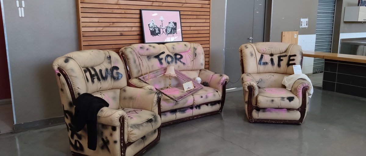 LFraiseberry's tweet image. Aujourd'hui c'était un jour assez spécial j'ai eu la chance de faire un expo passionnante sur #Banski et son travail en périphérie de Grenoble, Voici quelques clichés, en bonus il y avait un artiste Local OTIST 🤩