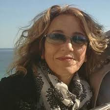 Identifican a la tuitera que amenaza al juez Llarena y a su mujer “para que no puedan ir por la calle”Una operaria en una empresa de plásticos que ha visto muchas pelis de nazis. La pobre mujer es vecina de Reus. Se llama "Cori Sauné Ollé" y es operaria en la línea de producción