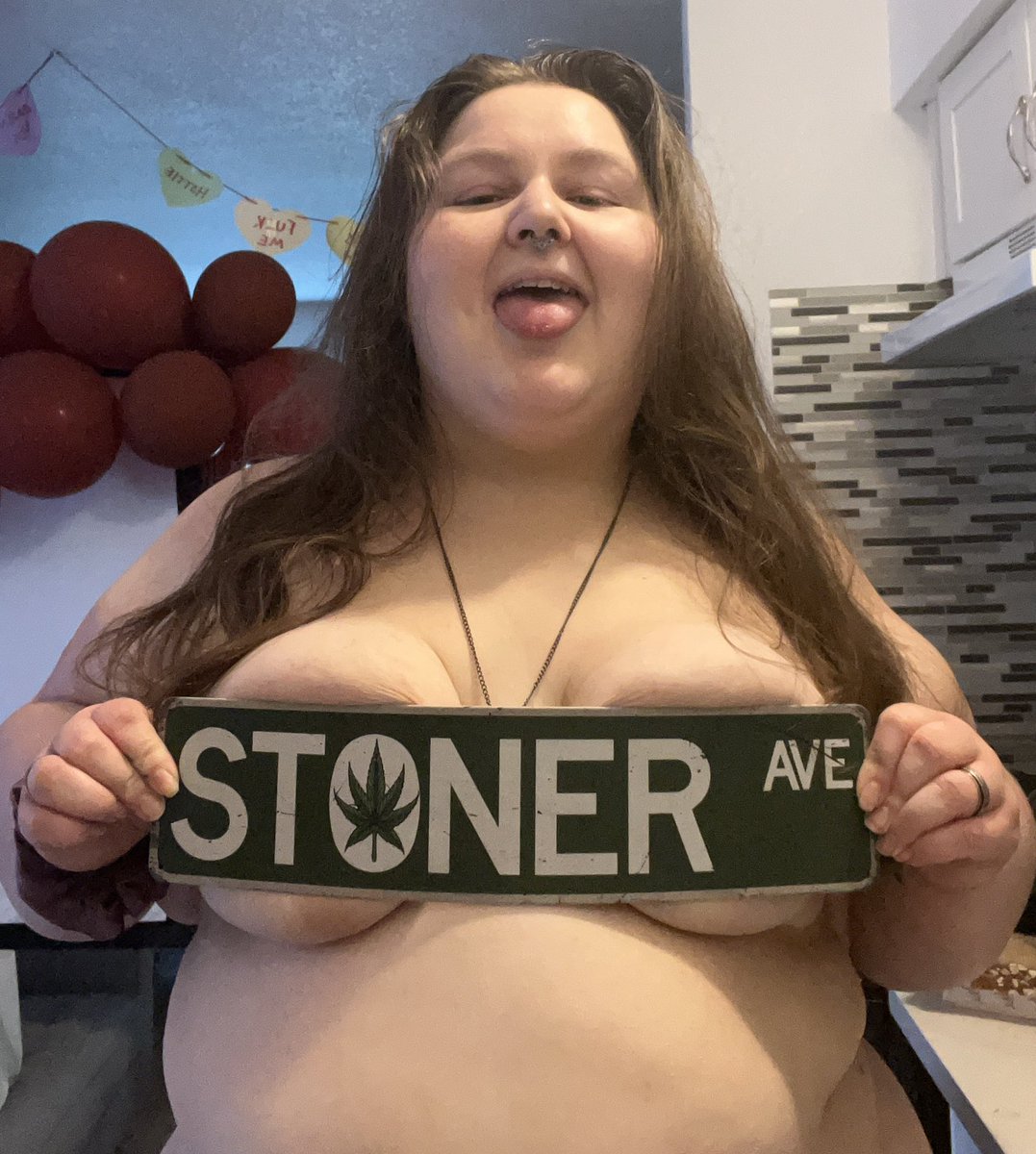 HAPPY 420💚💚💚💚💚💚💚

My fave holiday means SALES‼️

20% off all my videos and
20-25% off on Manyvids! 🚨