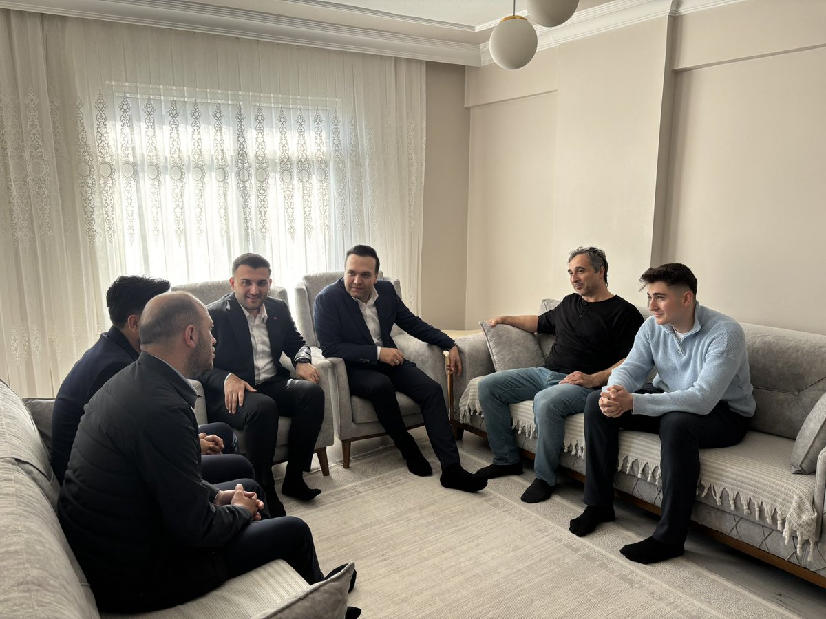 nevzatyucetr's tweet photo. 📍Beyoğlu

Genel Merkez Gençlik Kolları Başkanımız Sn. @avyusufibis ile birlikte Beyoğlu’nda genç üyelerimizi hanelerinde ziyaret ediyoruz.

Gönülden bağlı olduğumuz bu kadim şehirde; her mahallede bir hikâye, her kapıda samimi bir muhabbet var.

#HerMahallesiyle İstanbul💙 https://t.co/LpLcAxJnjg
