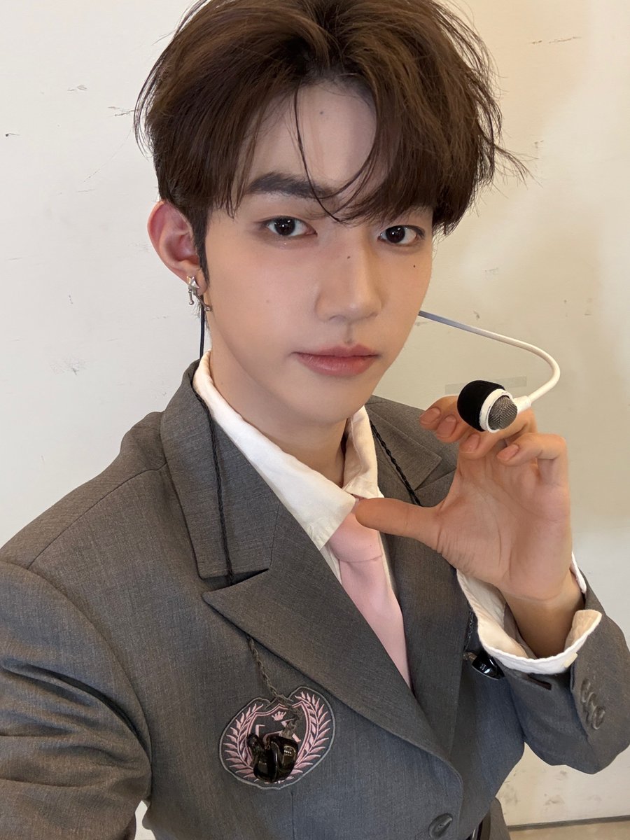 _💌

now we are not alone 
제로즈가 있잖아~🥰

#ZHANGHAO #장하오
#ZEROBASEONE #ZB1 #제로베이스원