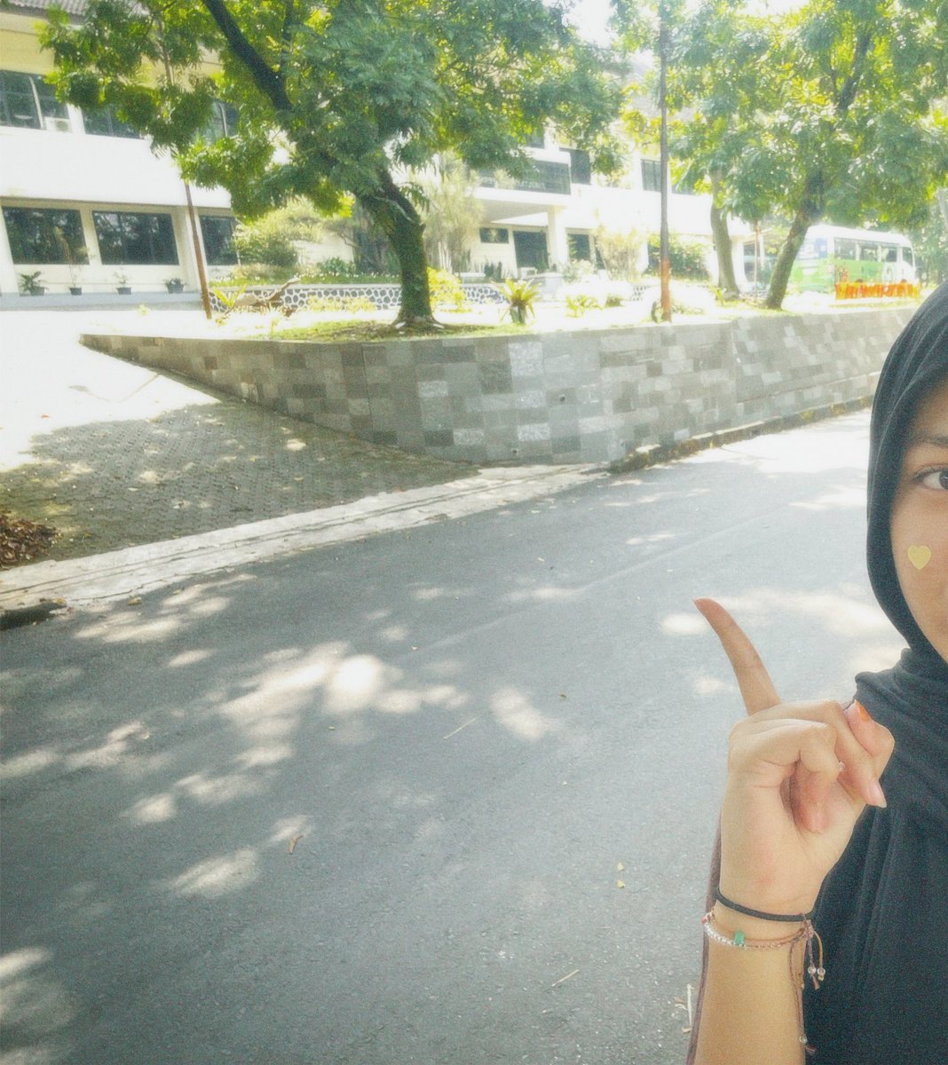 kkeyropie's tweet photo. toOOooDaaayy!💚 habis visit gedung buat utbk https://t.co/RK2sQ13hqK