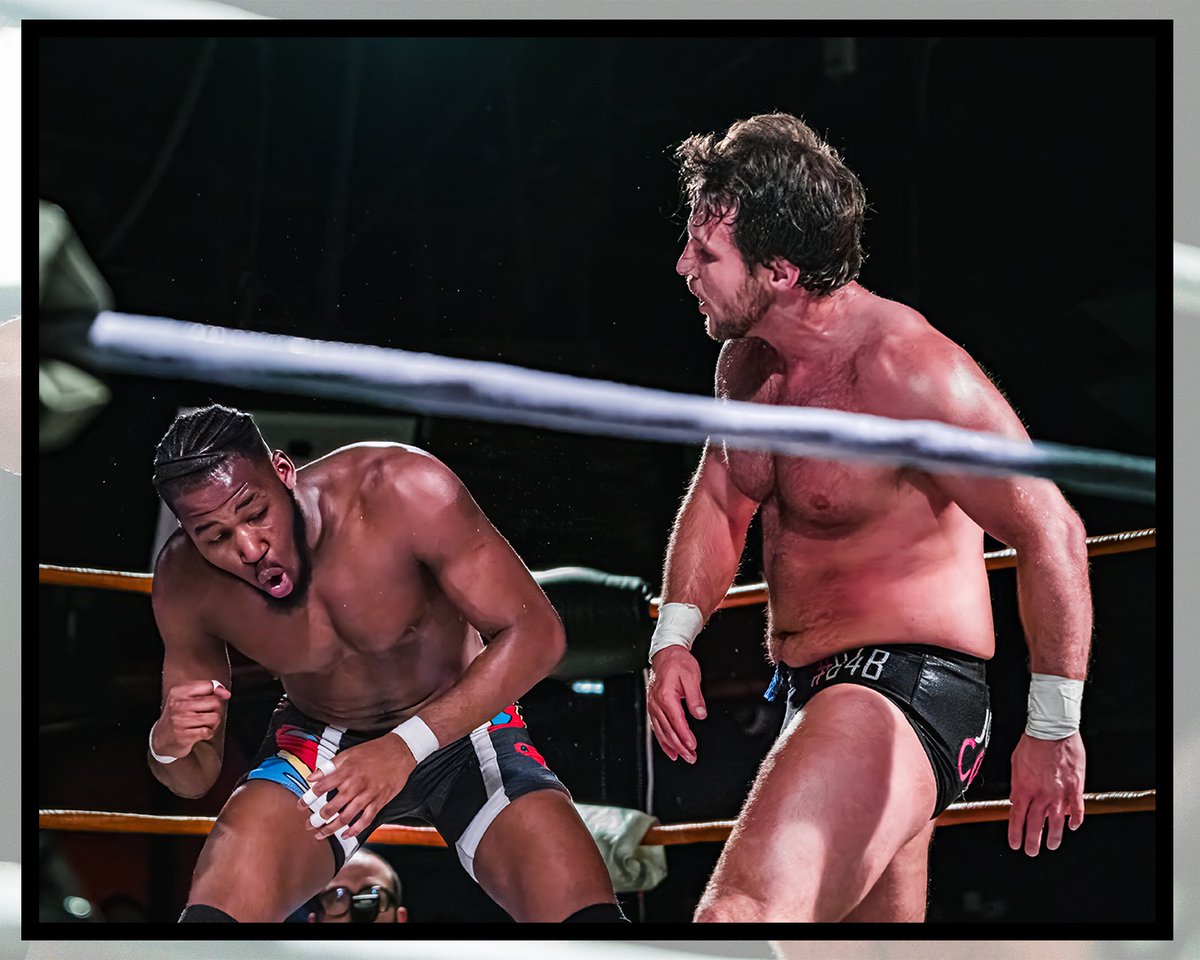 Lowlight_Baz tweet media