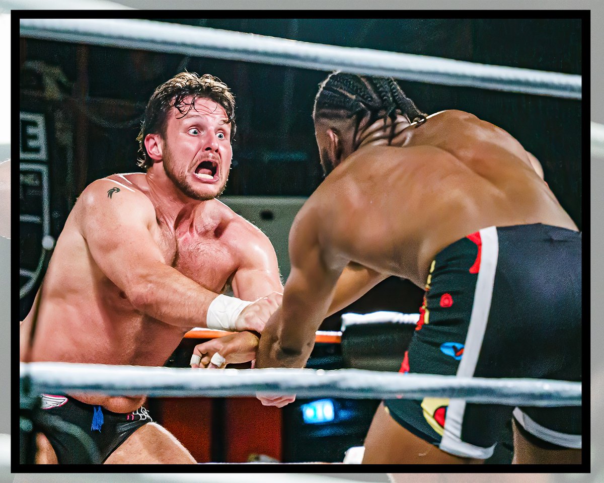 Lowlight_Baz tweet media