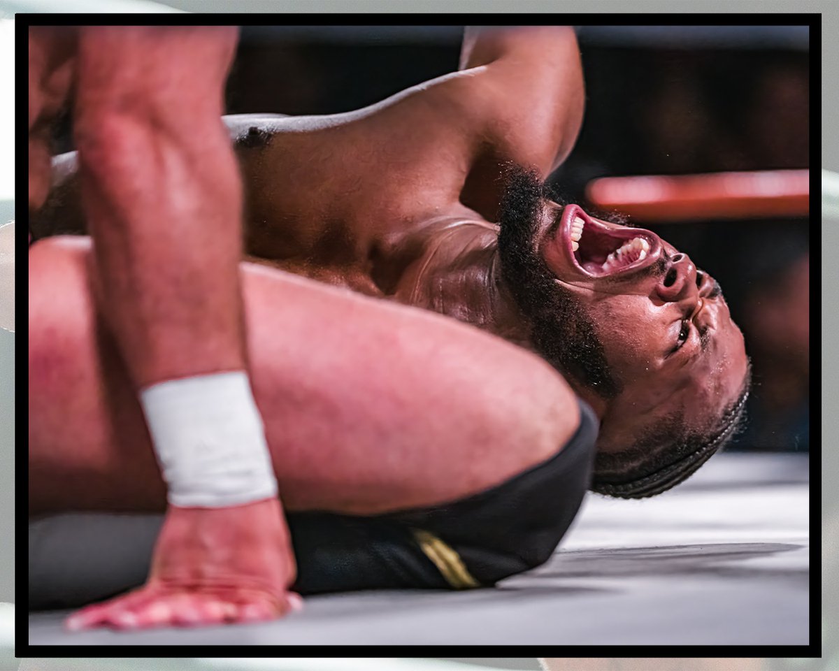 Lowlight_Baz tweet media