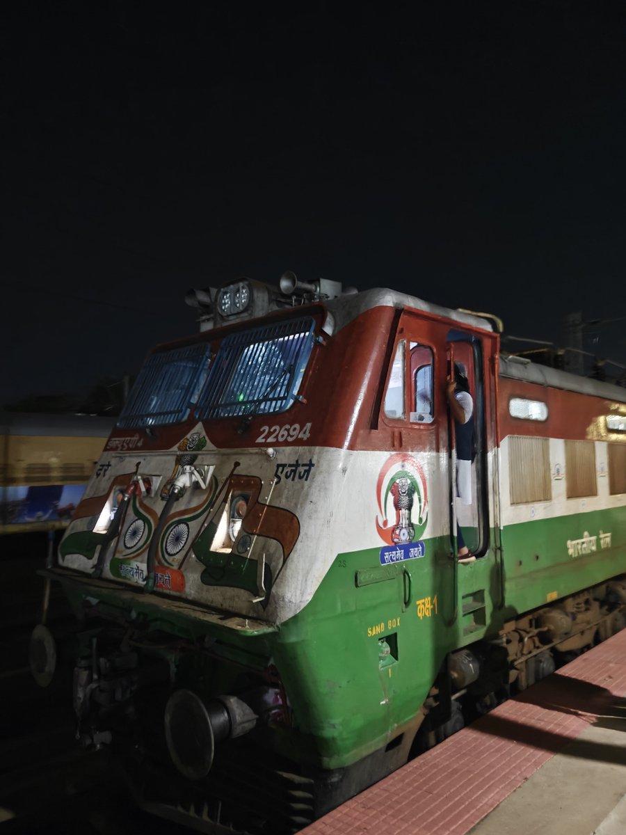 JharkhandRail's tweet image. Loco pilots demand lifting night curbs on Button Push Constant Speed (BPCS) for high-speed trains!  BPCS boosts safety, punctuality &amp;amp; energy efficiency. Why inconsistent norms in North Central Railway?
#IndianRailways #LocoPilots #BPCS