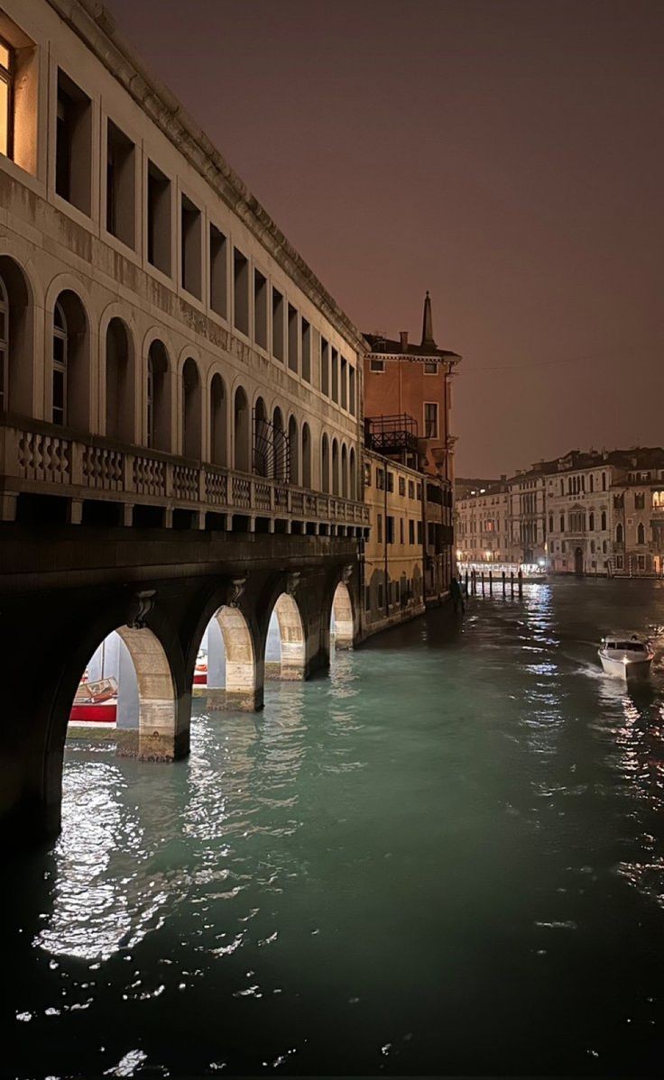 Feriminaee's tweet photo. "Venice — where every ripple tells a love story, whispered through the winding canals of a timeless city."
#Venice #Italy #RomanticGetaway #CanalsOfVenice #TravelEurope #VeniceVibes #Wanderlust #DreamyDestinations #traveler #travel #april
#ister #HappyEaster https://t.co/vIAf3v0Id5