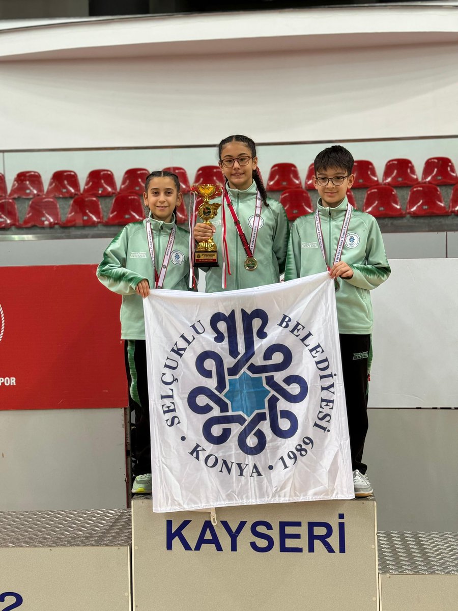 Selcuklubelspor's tweet photo. Tebrikler Çocuklar 🏓👏🏻👏🏻

Selçuklu Belediyespor Kulübü Masa Tenisi Takımımız, Kayseri’de düzenlenen Minikler Türkiye Şampiyonasına damga vurdu. Minik Sporcularımız Kızlar kategorisinde Türkiye İkincisi olmayı başardı. Ferdi müsabakalarda mücadele eden sporcularımızdan Ceyda Dökmeci Türkiye Şampiyonu, Mustafa Kayra Turan ise Türkiye üçüncüsü olarak önemli bir başarıya imza attı.  
Başarıda emeği geçen sporcularımızı ve antrenörlerimizi tebrik ediyoruz. 

#SporunMerkeziSelçuklu