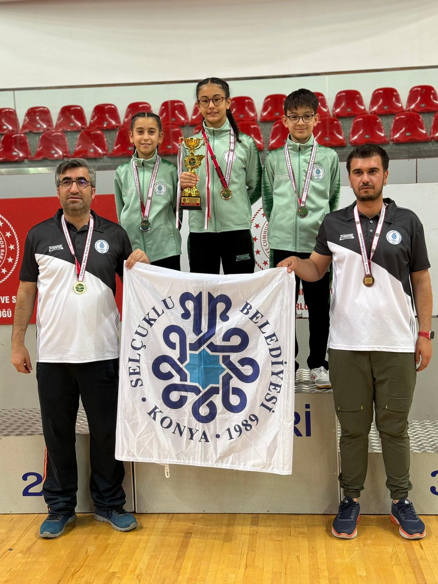 Selcuklubelspor's tweet photo. Tebrikler Çocuklar 🏓👏🏻👏🏻

Selçuklu Belediyespor Kulübü Masa Tenisi Takımımız, Kayseri’de düzenlenen Minikler Türkiye Şampiyonasına damga vurdu. Minik Sporcularımız Kızlar kategorisinde Türkiye İkincisi olmayı başardı. Ferdi müsabakalarda mücadele eden sporcularımızdan Ceyda Dökmeci Türkiye Şampiyonu, Mustafa Kayra Turan ise Türkiye üçüncüsü olarak önemli bir başarıya imza attı.  
Başarıda emeği geçen sporcularımızı ve antrenörlerimizi tebrik ediyoruz. 

#SporunMerkeziSelçuklu