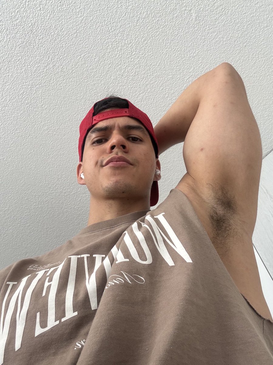 Alejandroking95's tweet photo. Smell my sweat, it will be the best thing you'll ever smell, PUT4 pig.🐷

#findom #mastercash #armpits https://t.co/vWM7uGh24O