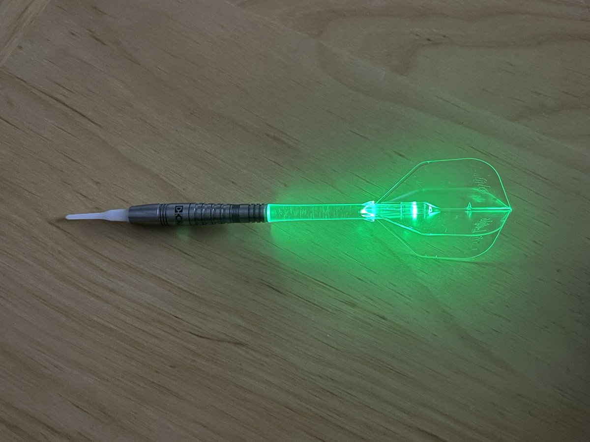 DrTep's tweet photo. D-CRAFT DARTS TRACER
いろんなシャフトで試す
1. シャフト一体型フライトCONDOR AXE
2. エルシャフトロック エルフライトファントム
3. エルシャフトスピン エルフライトファントム
4. シャフト一体型フライト CONDOR クリア
やわコンは羽まで光らないかも…
#dcraft
#ダーツ
#LED
#光るダーツ https://t.co/lIog2hB0kP