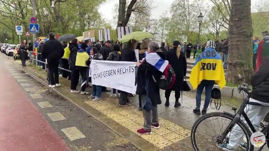 Dear men in the West who participate in demonstrations advocating for sending more weapons to Ukraine and against so-called “false pacifism”: 

📍Who do you think should be holding those weapons? 
📍Do men who do not want to take up arms have the right to avoid military service