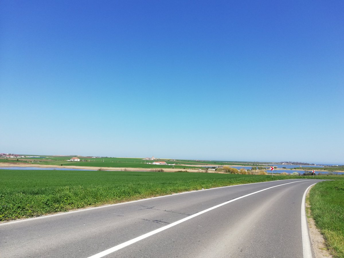 Loredan91528663's tweet photo. Verde, galben... și un cer senin...
#intrend https://t.co/6oQ8avbwYC