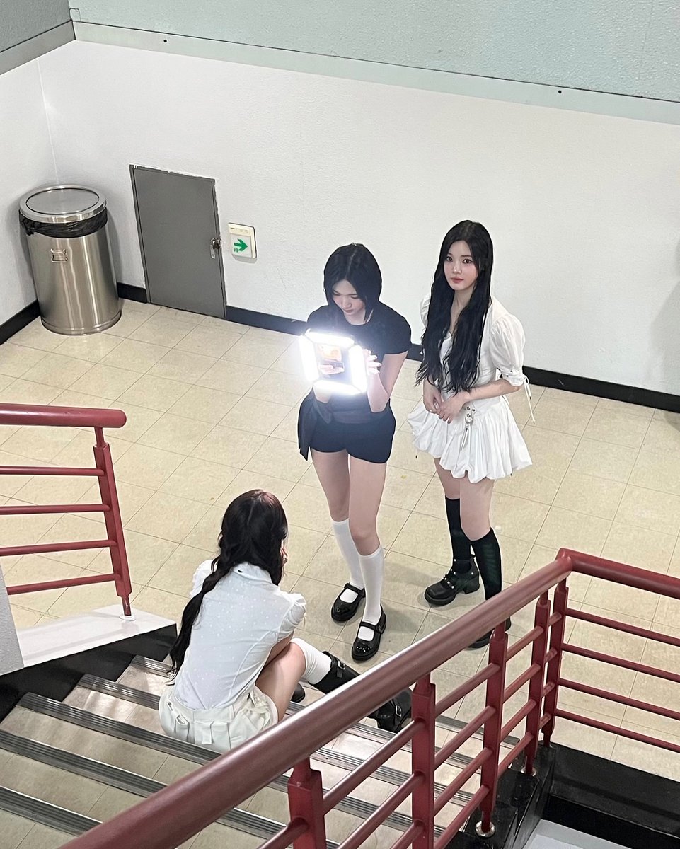 chaerryngie's tweet photo. https://t.co/kJRp3UYh2R
the photo queue #ChasingBackToTheChase
ft. cameraman Jiwoo📸
#Hearts2Hearts #하츠투하츠 #H2H
#TheChase #Hearts2Hearts_TheChase #하투하 #지우 #최지우 #JIWOO https://t.co/ebVyYHlOrt