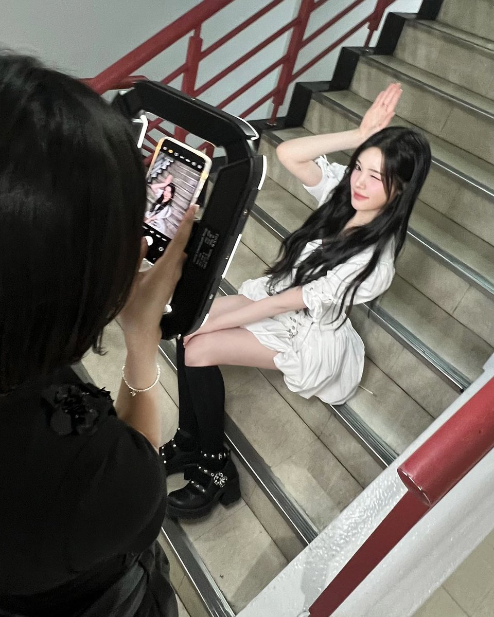 chaerryngie's tweet photo. https://t.co/kJRp3UYh2R
the photo queue #ChasingBackToTheChase
ft. cameraman Jiwoo📸
#Hearts2Hearts #하츠투하츠 #H2H
#TheChase #Hearts2Hearts_TheChase #하투하 #지우 #최지우 #JIWOO https://t.co/ebVyYHlOrt