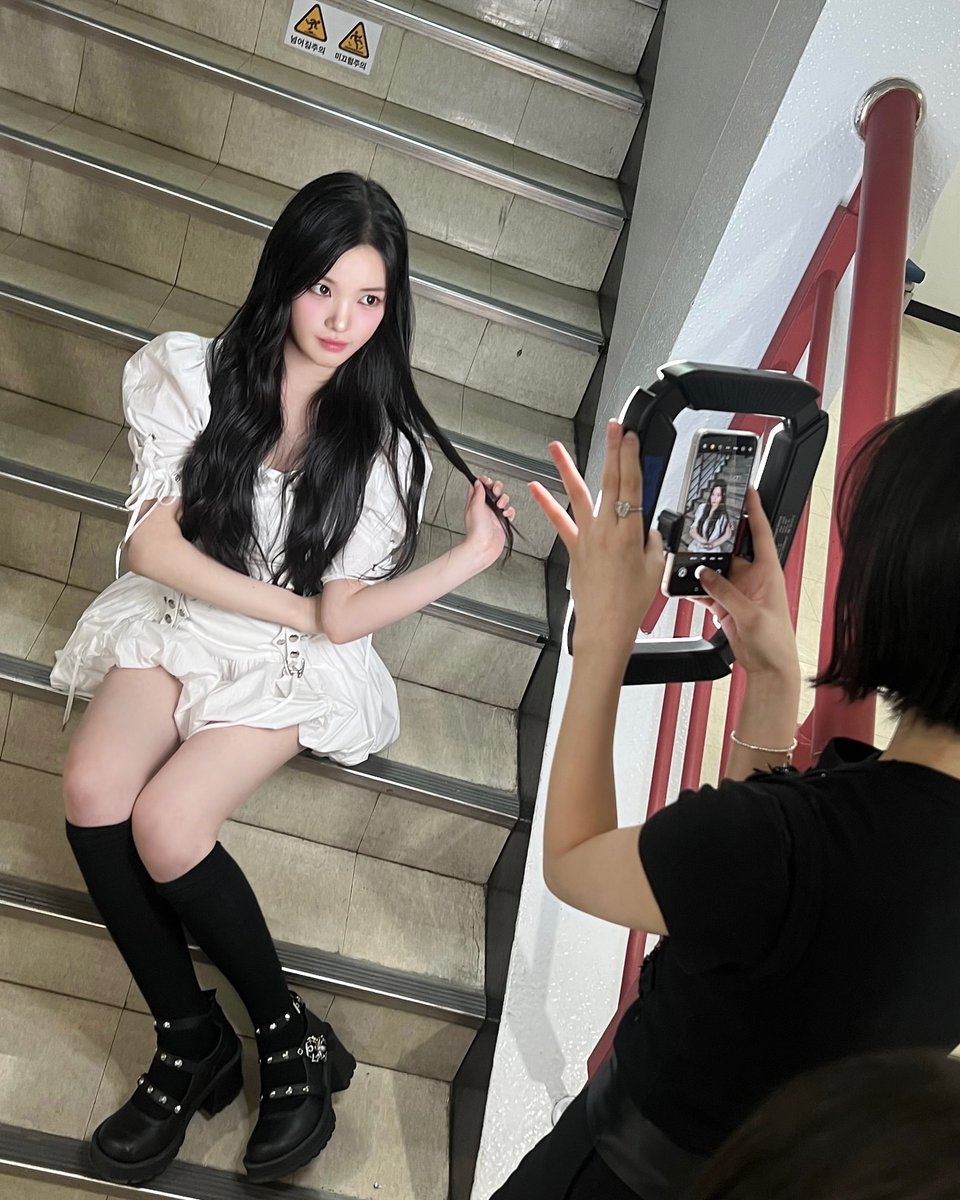 chaerryngie's tweet photo. https://t.co/kJRp3UYh2R
the photo queue #ChasingBackToTheChase
ft. cameraman Jiwoo📸
#Hearts2Hearts #하츠투하츠 #H2H
#TheChase #Hearts2Hearts_TheChase #하투하 #지우 #최지우 #JIWOO https://t.co/ebVyYHlOrt